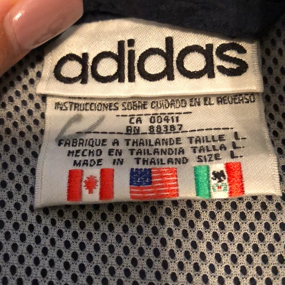 vintage adidas windbreaker - Picture 4 of 5